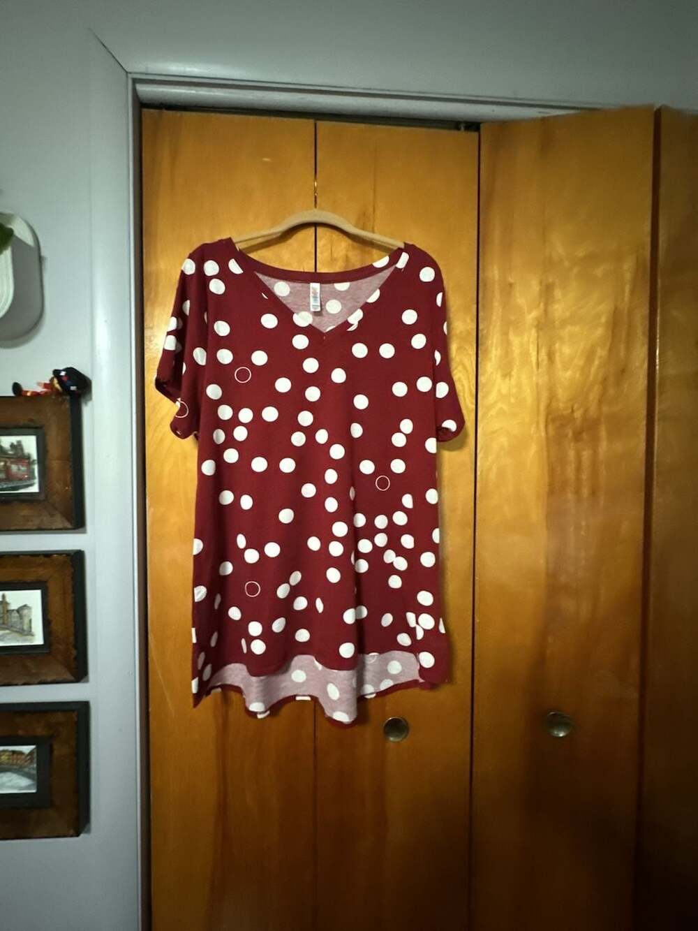 LuLaRoe V-Neck Top Size 2XL Burgundy White Polka Dot Tunic Short Sleeve
